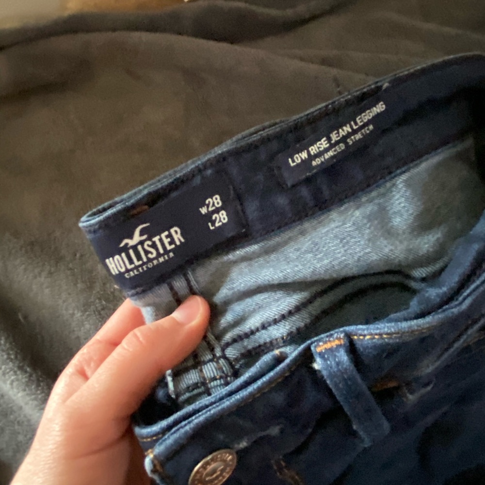 Hollister Jean leggings! One hole on knee